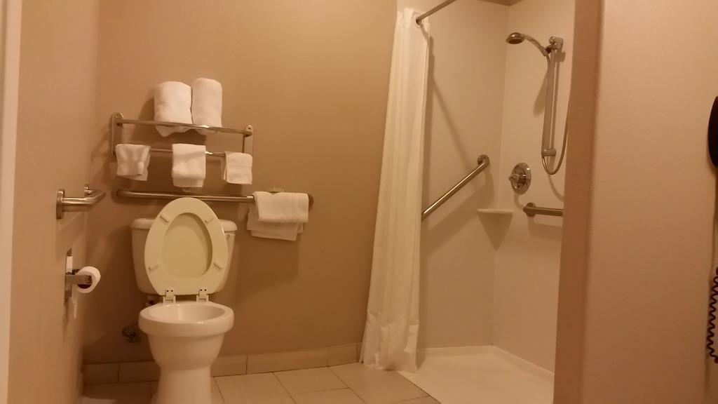 Atria Inn & Suites Three Rivers الغرفة الصورة