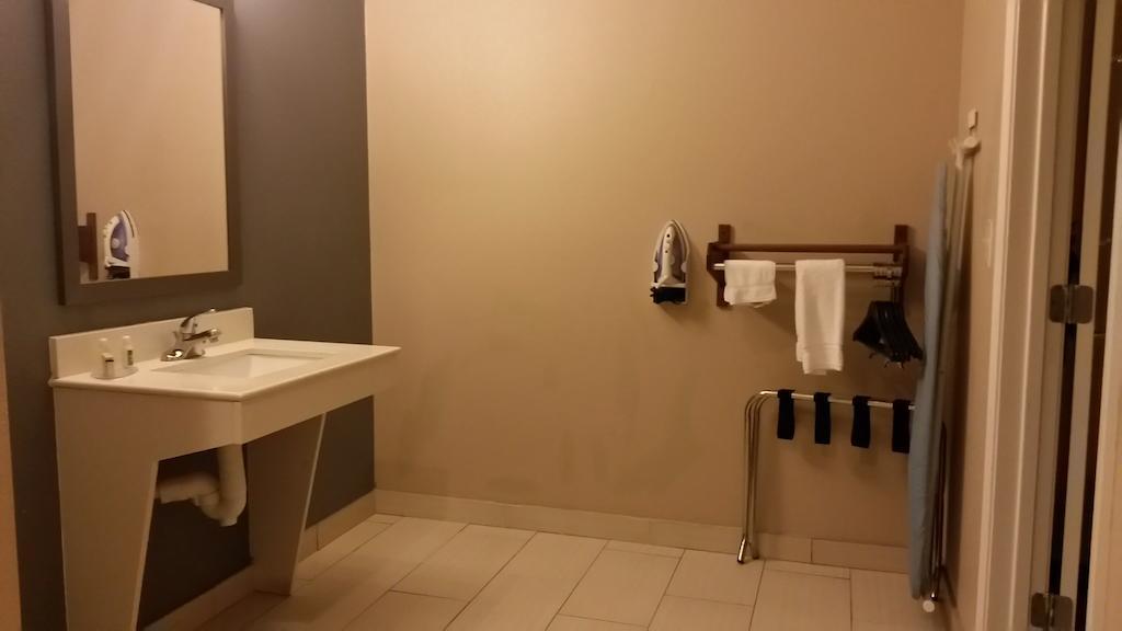 Atria Inn & Suites Three Rivers الغرفة الصورة